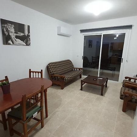 Lovely Apartment At The City Center Of 파포스 외부 사진