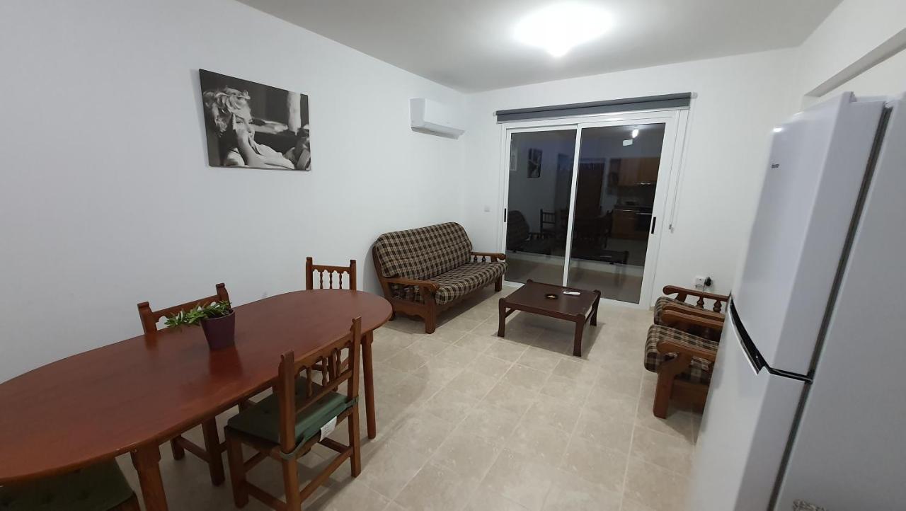 Lovely Apartment At The City Center Of 파포스 외부 사진